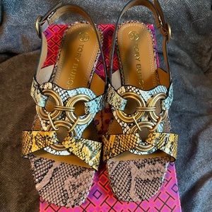 PRICE FIRM - Tory Burch Ring Sandal in snakeprint